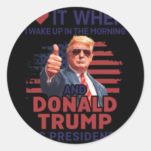 Sticker Rond Je L'Aime Quand Je Me Réveille Et Trump Est Le Pré