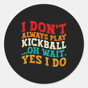 Sticker Rond Je ne joue pas toujours au kickball Oh attends oui