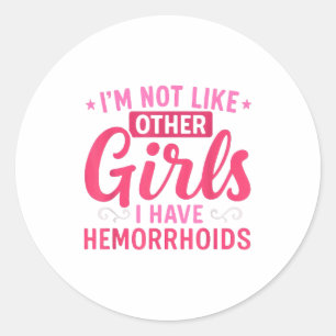 Sticker Rond Je ne suis pas comme les autres filles j'ai des hé