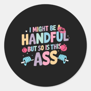 Sticker Rond Je Serais Peut-Être Une Poignée, Mais Il En Va De