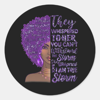 Sticker Rond Je suis la tempête forte femme noire violette over