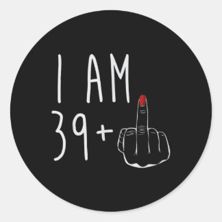 Sticker Rond Je Suis &#; Plus 1 Doigt Moyen Pour Un 40e Anniver