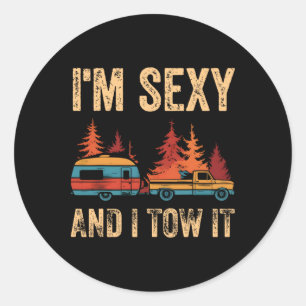 Sticker Rond Je suis Y et je le remorque Camping Bigfoot Arbres