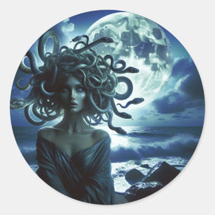 Sticker Rond Jeune jolie méduse par la lune et l'océan
