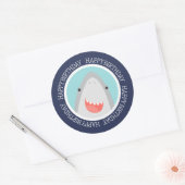Sticker Rond Joli anniversaire pour le requin mignon (Enveloppe)