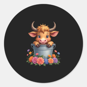 Sticker Rond Joli bébé vache des Highlands avec fleurs Veau Ani