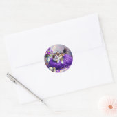 Sticker Rond Joli chaton en boule de fil violet (Enveloppe)