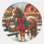 Sticker Rond Joli Cheval de Noël sur une ferme festive (Devant)