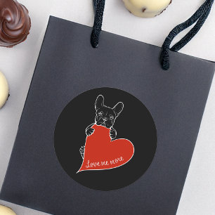 Sticker Rond Joli chien français avec un cœur rouge