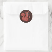 Sticker Rond Joli écureuil en caricature avec une cacahuète (Sac)