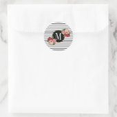 Sticker Rond Joli noir blanc rayé Moderne Floral Monogramme (Sac)