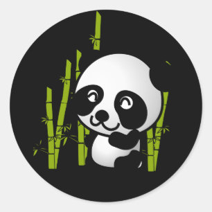 Sticker Rond Joli ours de panda noir et blanc dans une bosquet 
