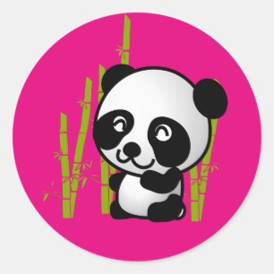 Sticker Rond Joli ours de panda noir et blanc dans une bosquet 