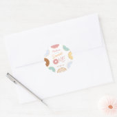 Sticker Rond Joli Pastel Moderne Donut Premier Anniversaire (Enveloppe)