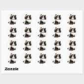 Sticker Rond Jolie Tuxedo Kitten avec Fleurs (Feuille)