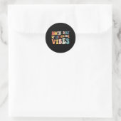 Sticker Rond Jour De Vibes De Première Année Retro Enseignant H (Sac)