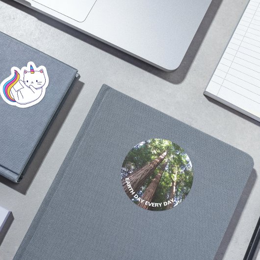 Sticker Rond Jour des terres photo Redwood Trees