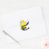 Sticker Rond Joyeuse abeille de bébé boit du lait (Enveloppe)