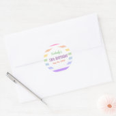 Sticker Rond Joyeux 18ème anniversaire en Rainbow Stripes (Enveloppe)