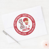 Sticker Rond Joyeux 1er Anniversaire Batteur de Baseball Rouge (Enveloppe)