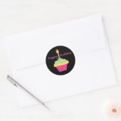 Sticker Rond Joyeux Anniversaire Cupcake rose (Enveloppe)