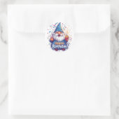Sticker Rond Joyeux anniversaire Gnome : Whimsical Birthday Des (Sac)
