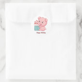 Sticker Rond Joyeux Anniversaire Rose Piglet avec boîte cadeau (Sac)