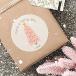 Sticker Rond Joyeux Jour Personnalisé Nom Pink Christmas Tree<br><div class="desc">Joli quartz rose millénial rose et corail monochromatique dessiné à la main arbre de Noël décoré avec une étoile d'or. simple,  minimal,  esthétique féminine</div>