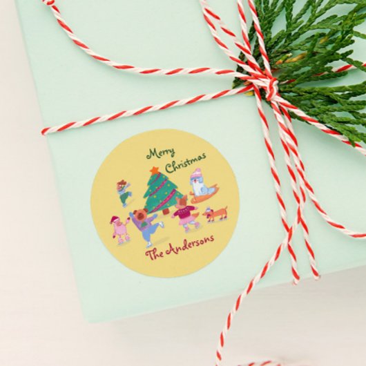 Sticker Rond Joyeux Noël Chien Ice Patinage Nom Pastel Jaune