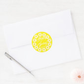 Sticker Rond Joyeux printemps jaune marguerite script personnal (Enveloppe)