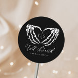 Sticker Rond Jusqu'à la mort Chic Mariage gothique moderne<br><div class="desc">Till Death Chic Moderne gothique Mariage Classic Round Sticker</div>