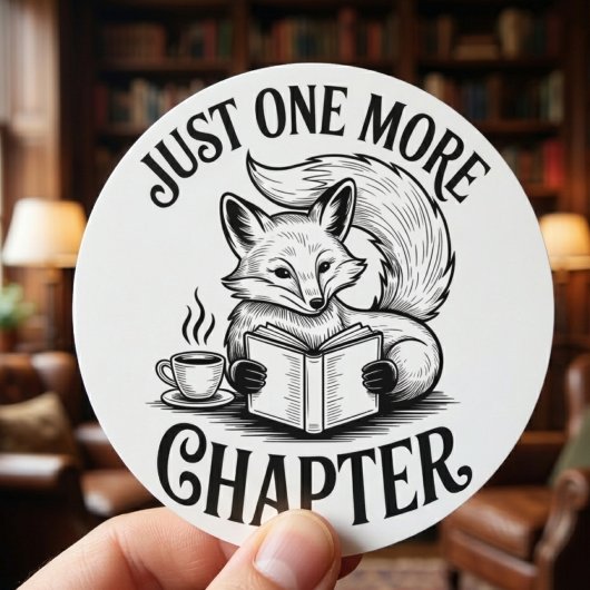 Sticker Rond Juste un chapitre de plus Renard lisant