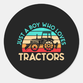 Sticker Rond Juste Un Garçon Qui Aime Tracteurs Farmer