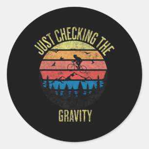 Sticker Rond Juste vérifier la gravité drôle de vélo de montagn