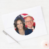 Sticker Rond Kamala Harris et Tim Walz (Enveloppe)