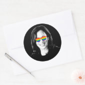 Sticker Rond Kamala Harris Pride (Enveloppe)