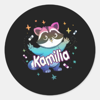 Sticker Rond Kamilia Nom Adorable Avec Un Raccoon