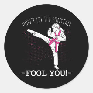 Sticker Rond Karate Girl Thai Taekwondo Ne vous laissez pas tro