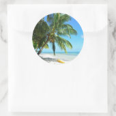 Sticker Rond Kayak jaune sur une plage de sable blanc collant r (Sac)