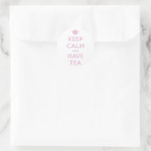 Sticker Rond Keep Calm and Have Tea Pink on White (Sac)