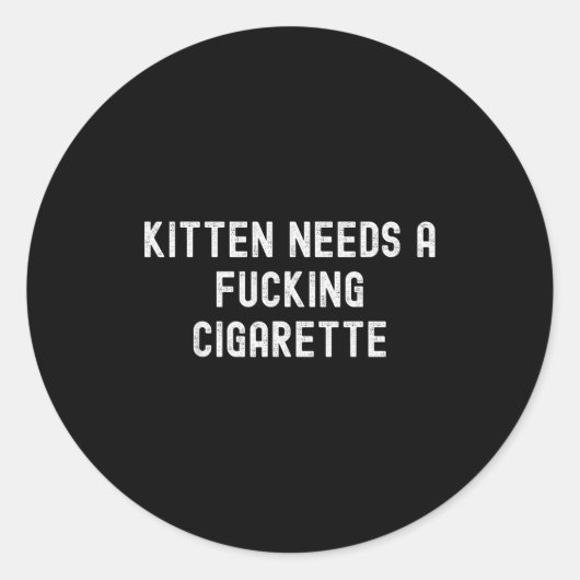Sticker Rond Kitten Needs A Foring Cigarette (Devant)