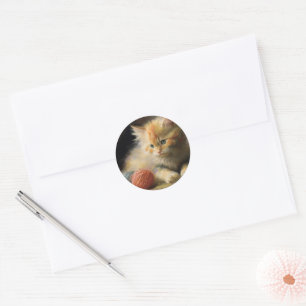 Sticker Rond Knit Se Produit Orange Kitten Jouant Avec Du Fil