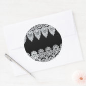 Sticker Rond La dentelle blanche forme une bordure délicate con (Enveloppe)