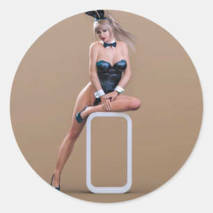 Sticker Rond La fille lapin de Pâques assise sur un cube rond