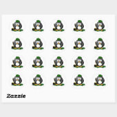 Sticker Rond La journée de la Saint-Patrick Pingouin Chanceux a (Feuille)