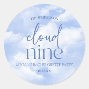 Sticker Rond La mariée est sur un nuage Bachelorette Party