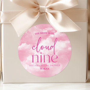 Sticker Rond La mariée est sur un nuage rose pour la fête prénu