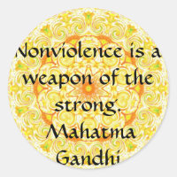 La non-violence est une arme des forts. - Gandhi