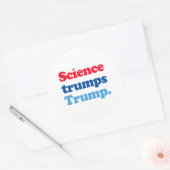 Sticker Rond La science l'emporte sur Trump (Enveloppe)