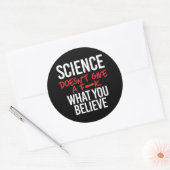 Sticker Rond La science ne donne pas de f—k (Enveloppe)